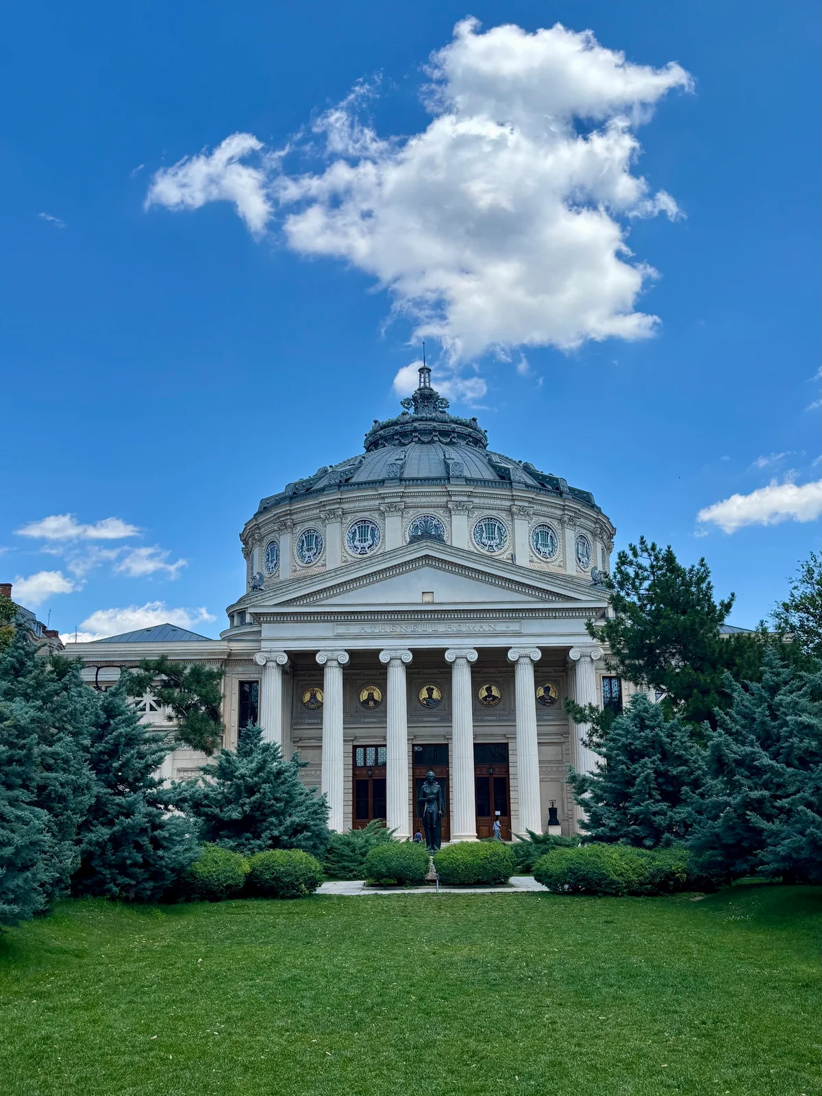 București, Romania — photo 10